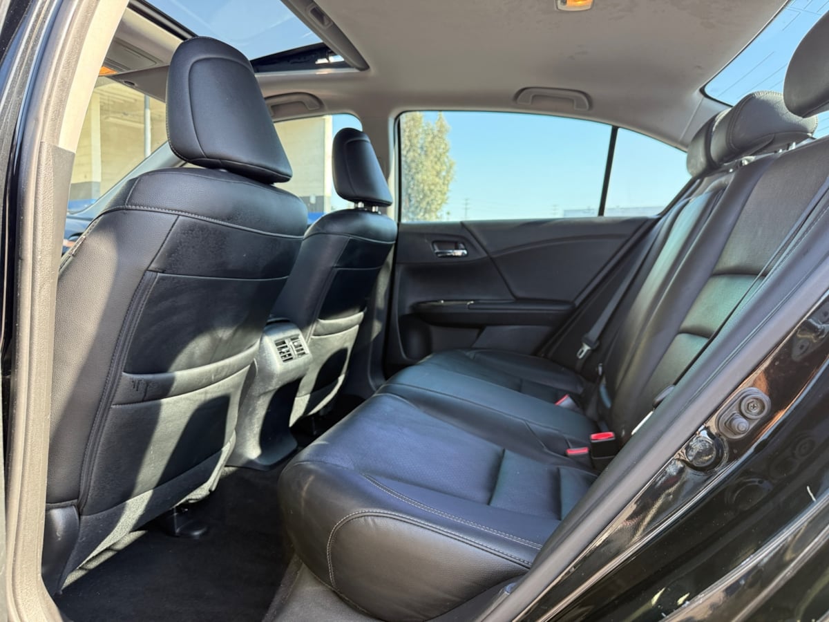 2017 Honda Accord Touring photo 15