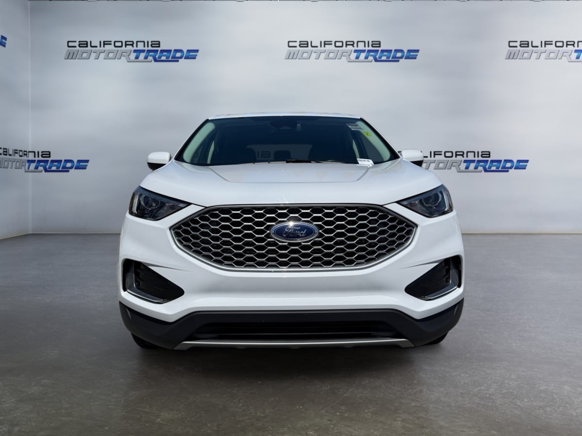 2024 Ford Edge SEL photo 2