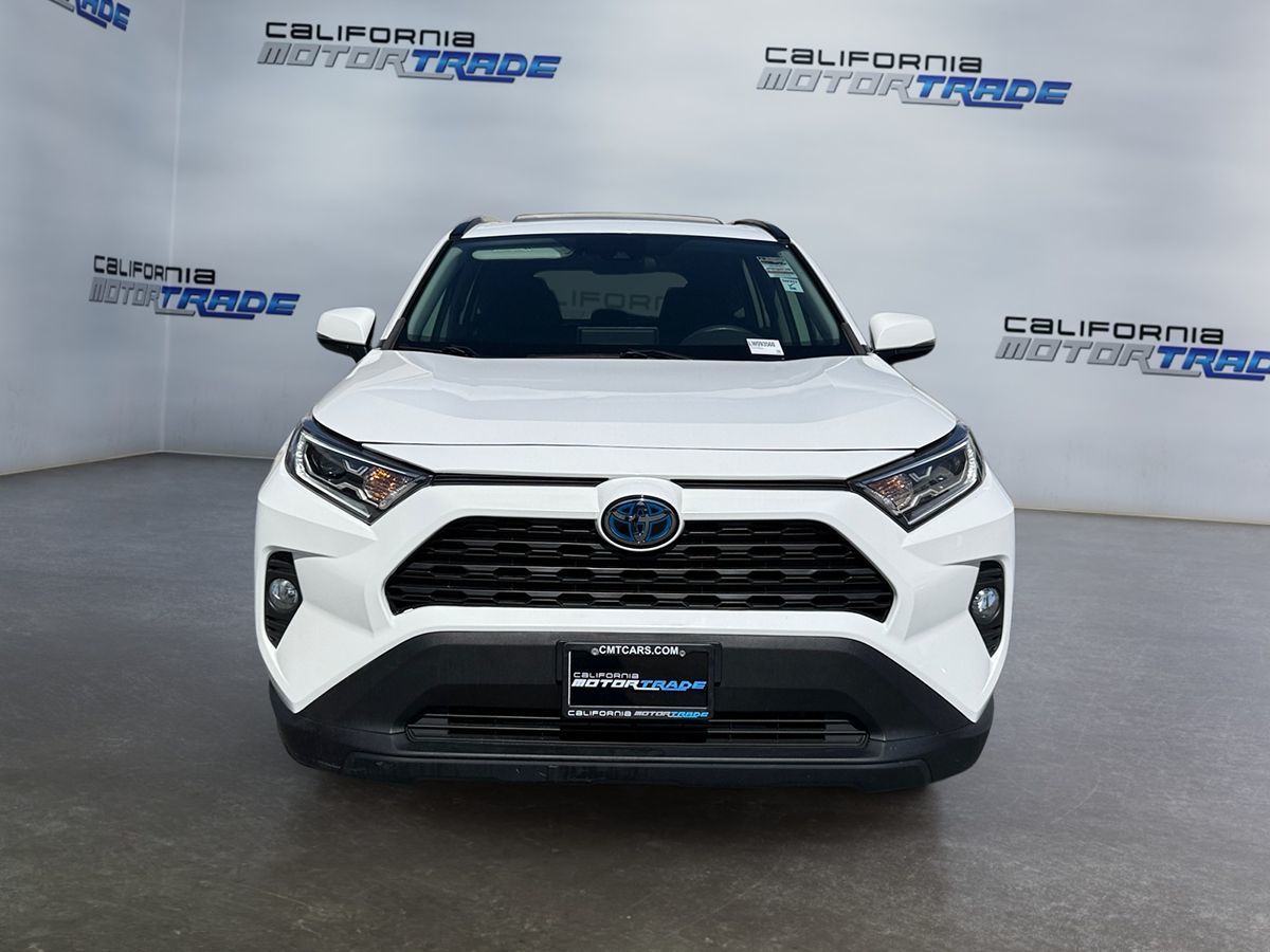 2020 Toyota RAV4 Hybrid XLE photo 2