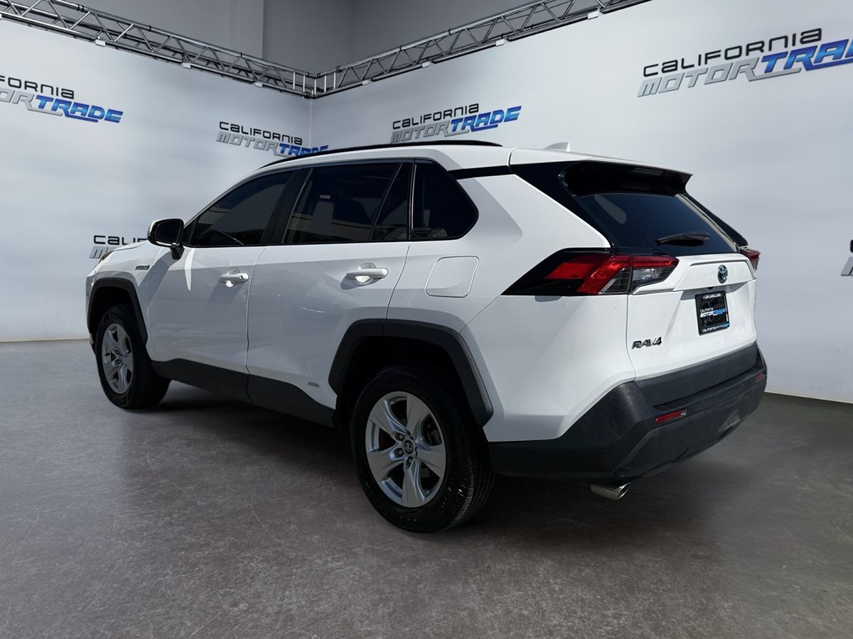 2020 Toyota RAV4 Hybrid XLE photo 7