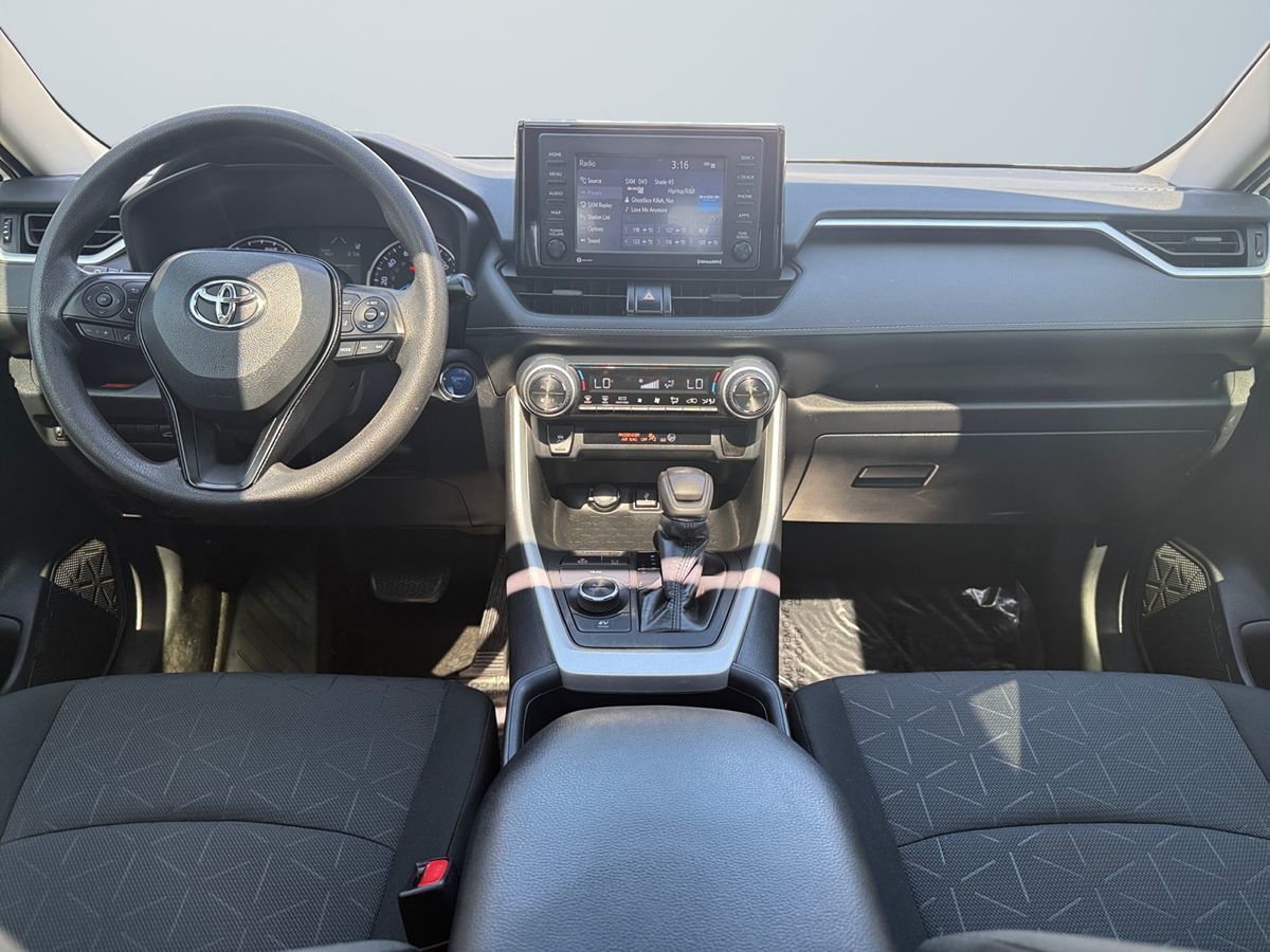 2020 Toyota RAV4 Hybrid XLE photo 14