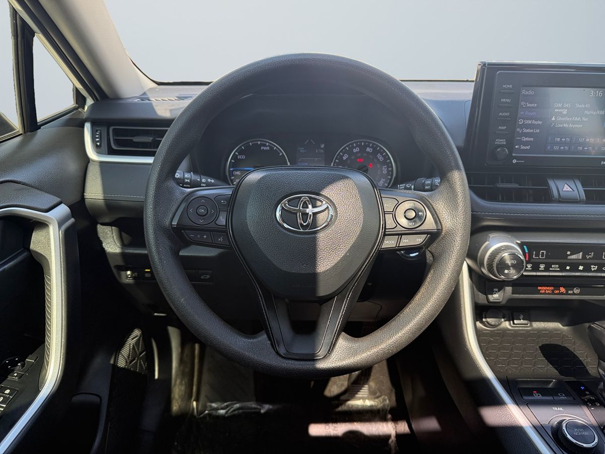 2020 Toyota RAV4 Hybrid XLE photo 13
