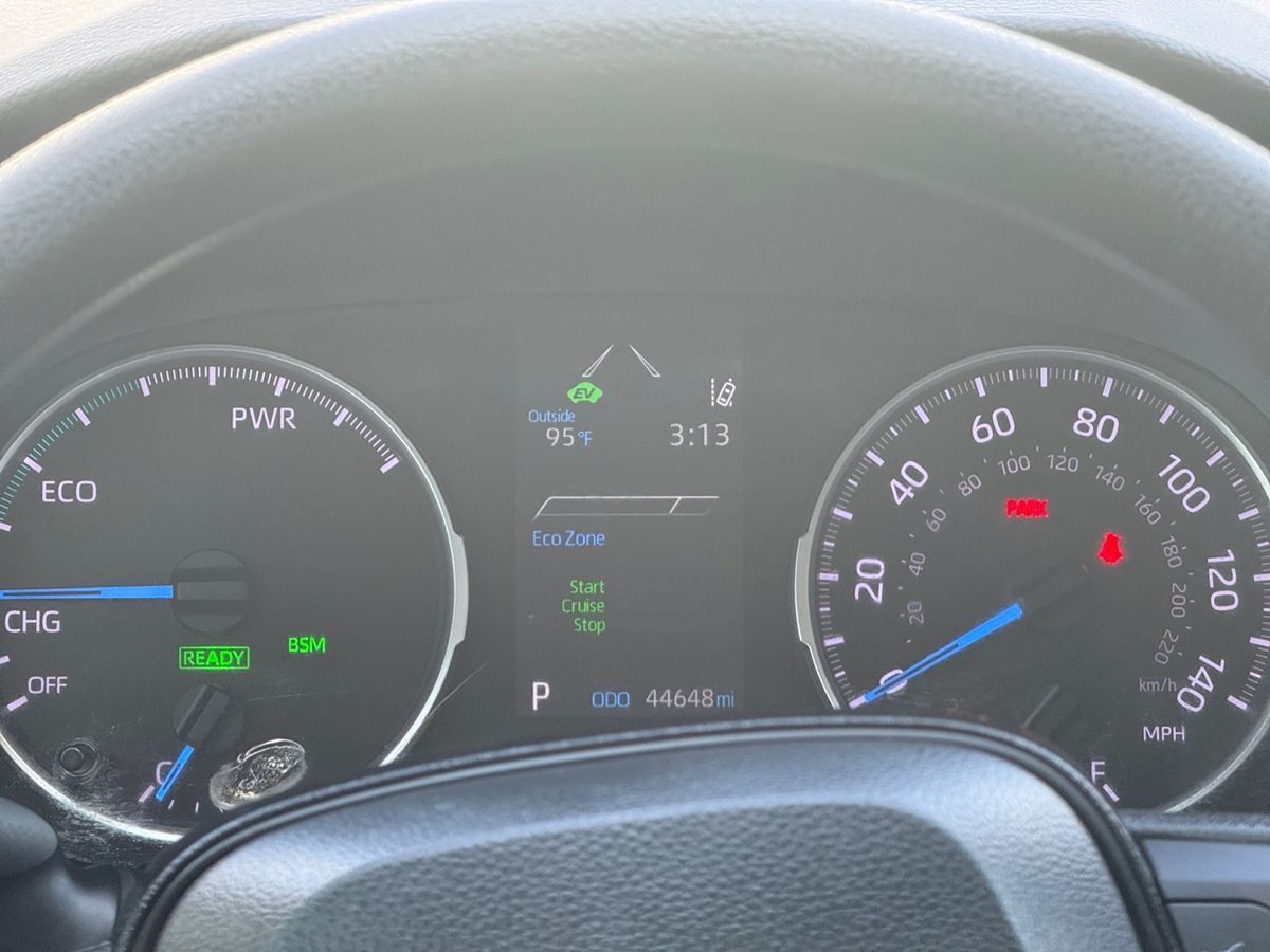 2020 Toyota RAV4 Hybrid XLE photo 11