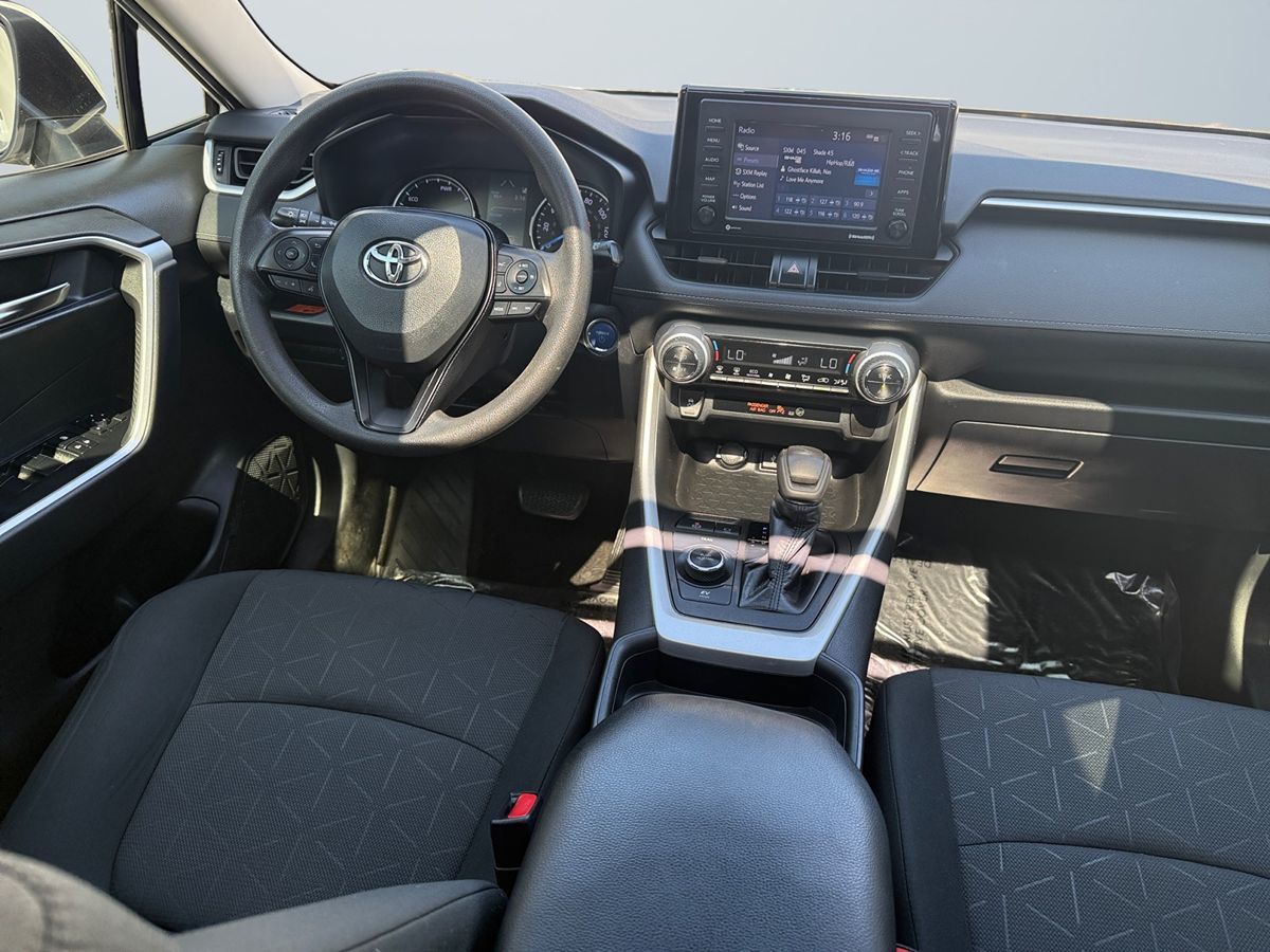 2020 Toyota RAV4 Hybrid XLE photo 15