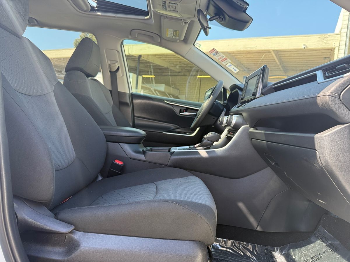 2020 Toyota RAV4 Hybrid XLE photo 20