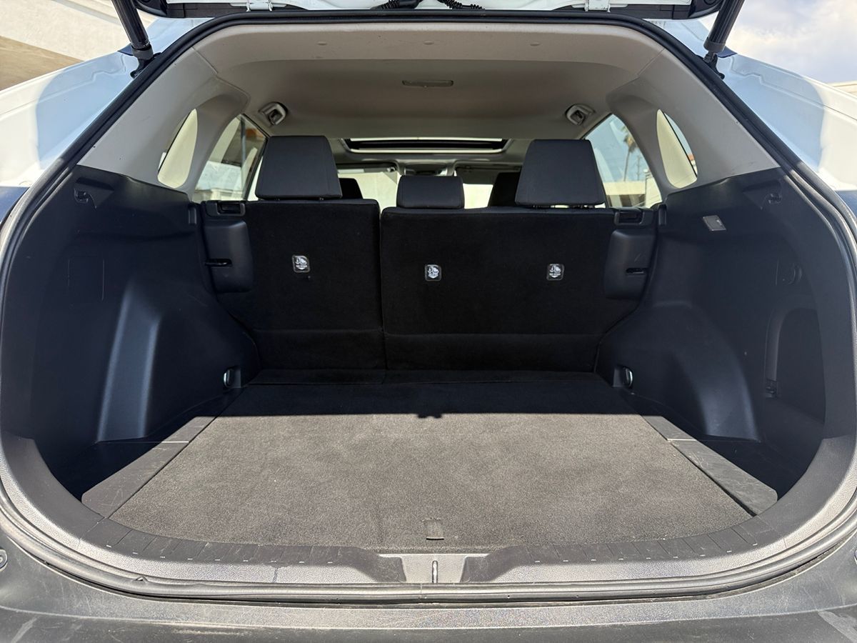 2020 Toyota RAV4 Hybrid XLE photo 18