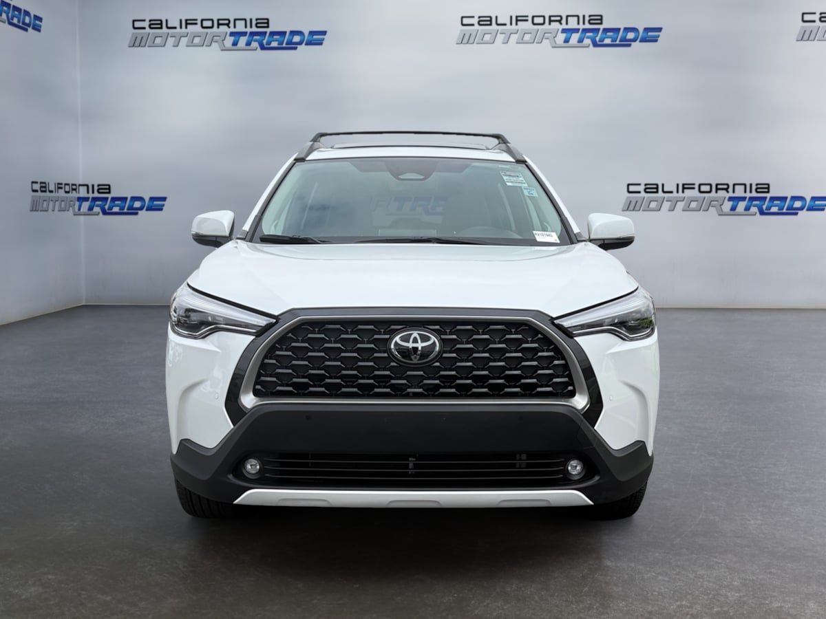 2024 Toyota Corolla Cross XLE photo 2