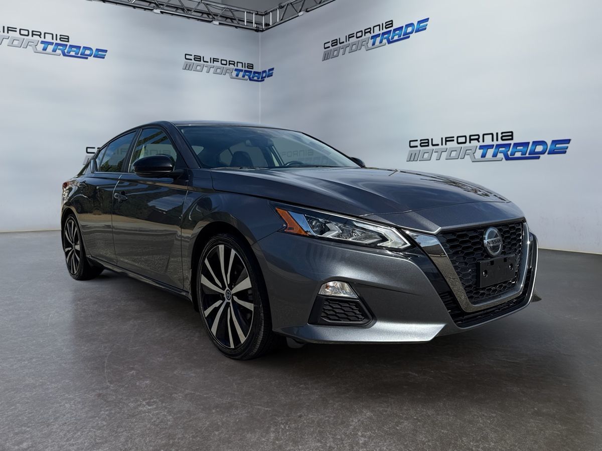 2022 Nissan Altima SR photo 3