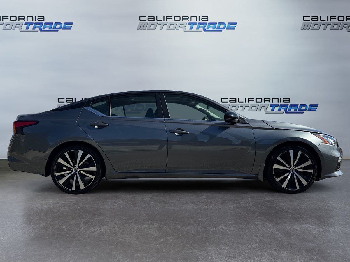 2022 Nissan Altima SR photo 4