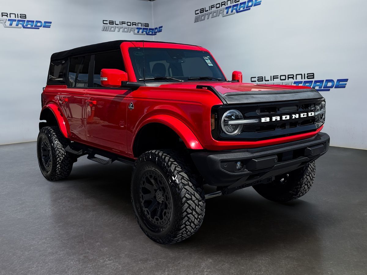 2023 Ford Bronco Base photo 3