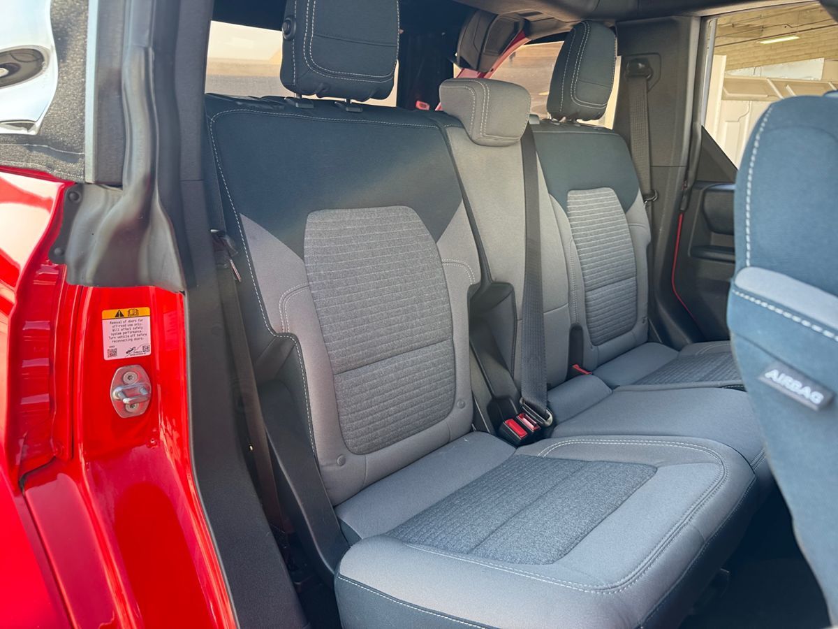 2023 Ford Bronco Base photo 18