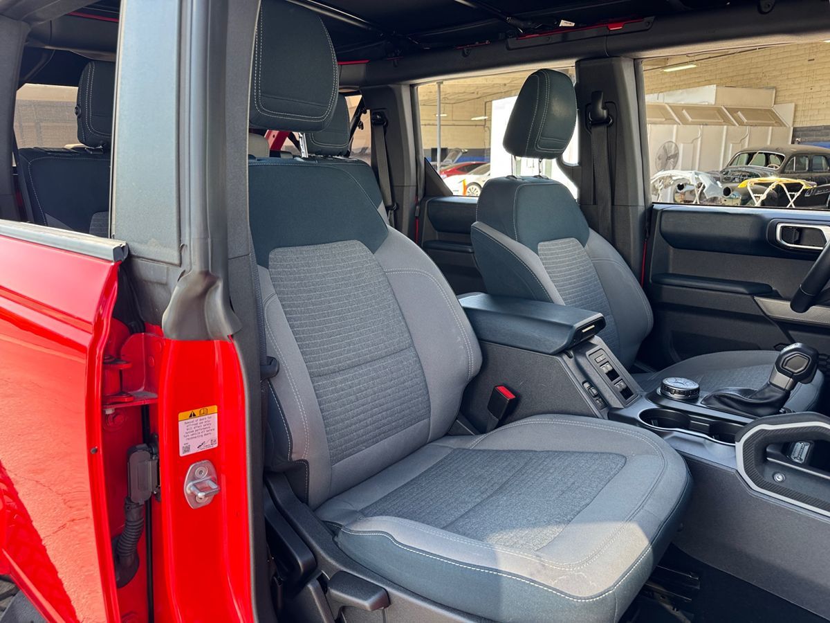 2023 Ford Bronco Base photo 19