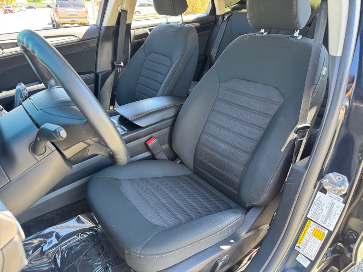 2020 Ford Fusion Hybrid SE photo 12