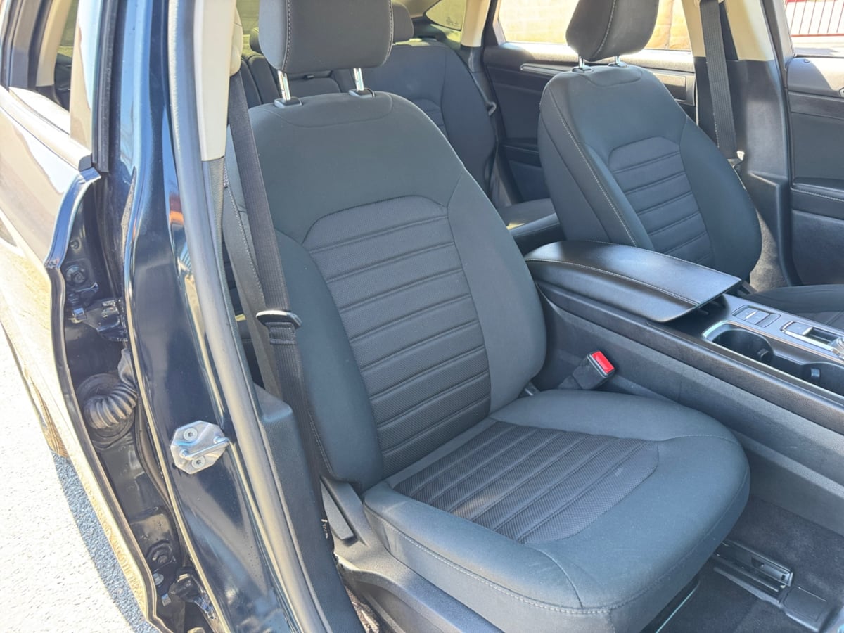 2020 Ford Fusion Hybrid SE photo 15