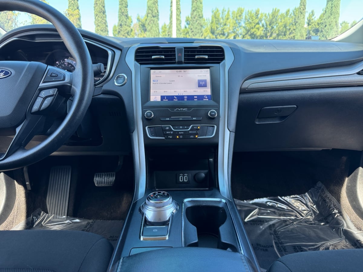 2020 Ford Fusion Hybrid SE photo 11