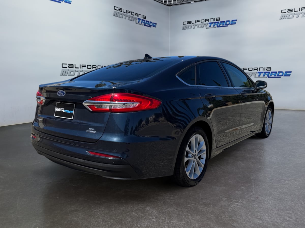 2020 Ford Fusion Hybrid SE photo 2