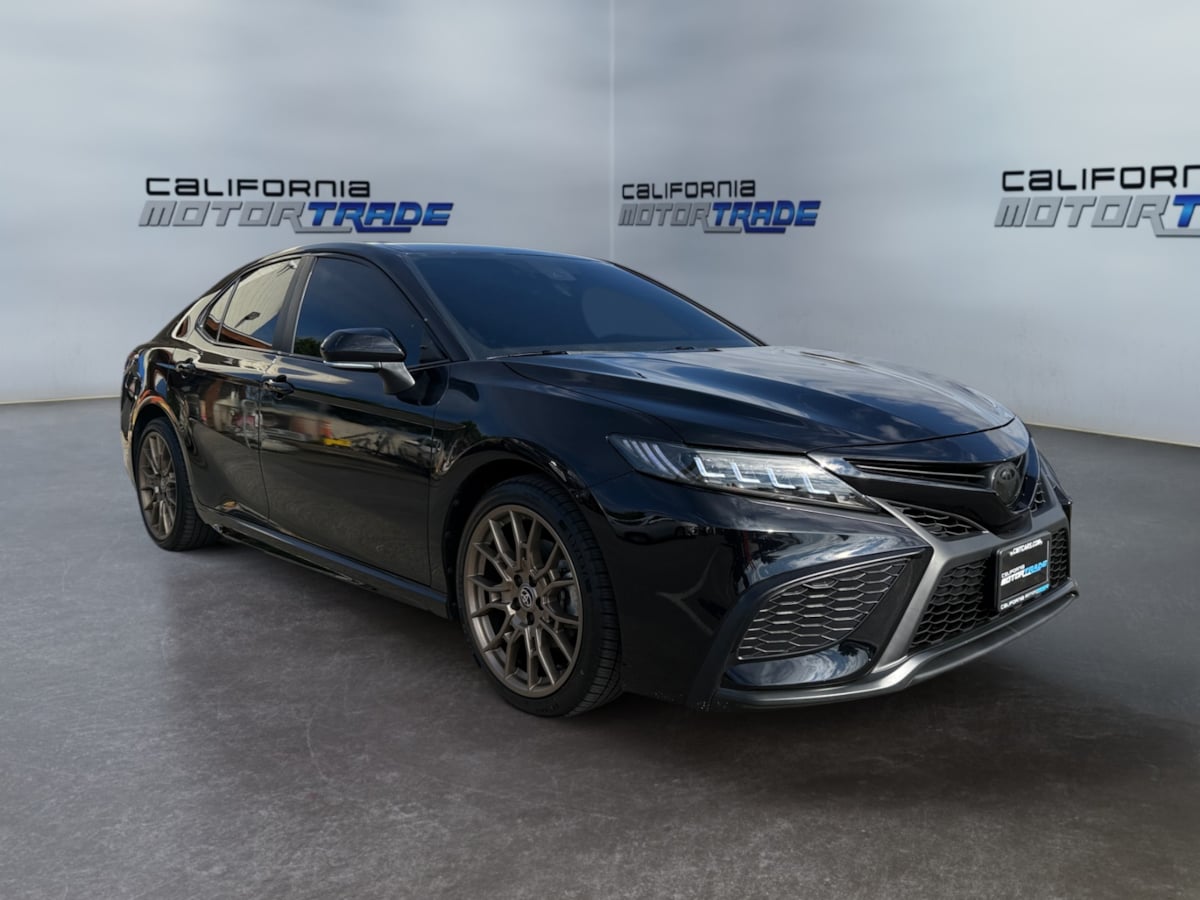 2024 Toyota Camry SE photo 3