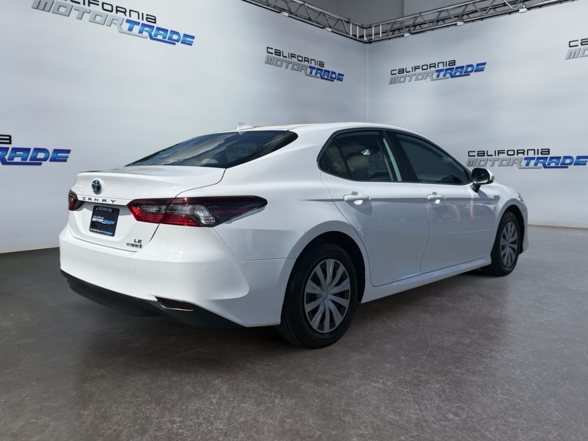 2021 Toyota Camry Hybrid LE photo 3