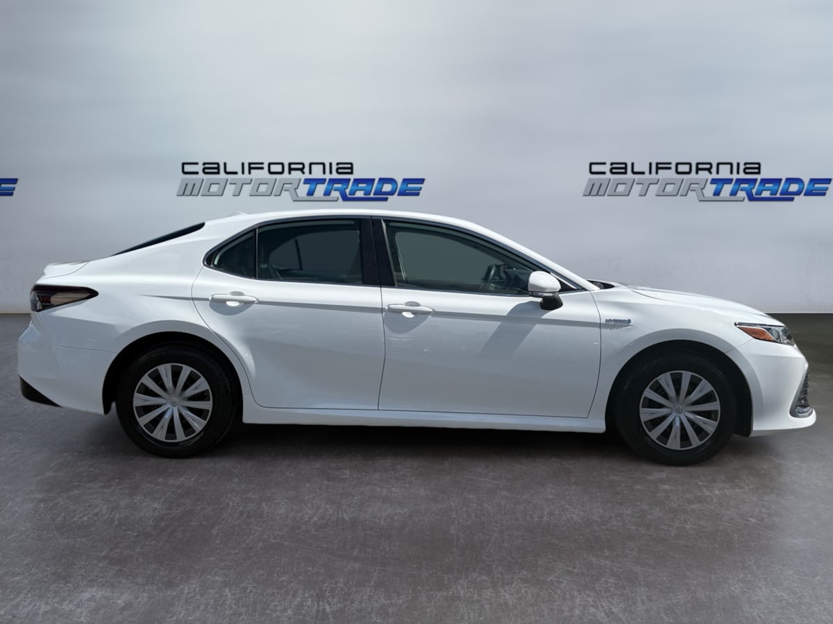 2021 Toyota Camry Hybrid LE photo 2