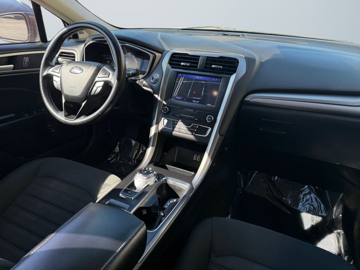 2020 Ford Fusion Hybrid SE photo 12