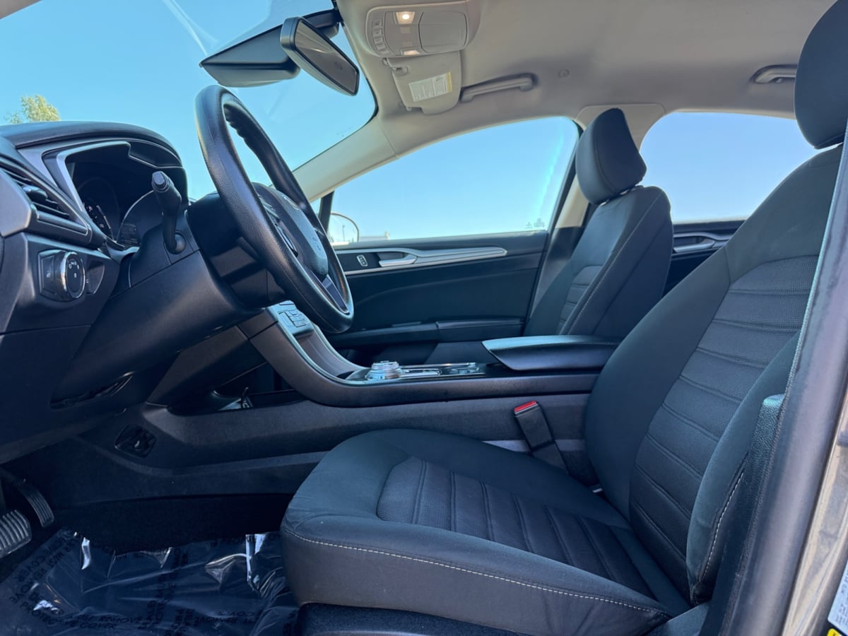 2020 Ford Fusion Hybrid SE photo 13