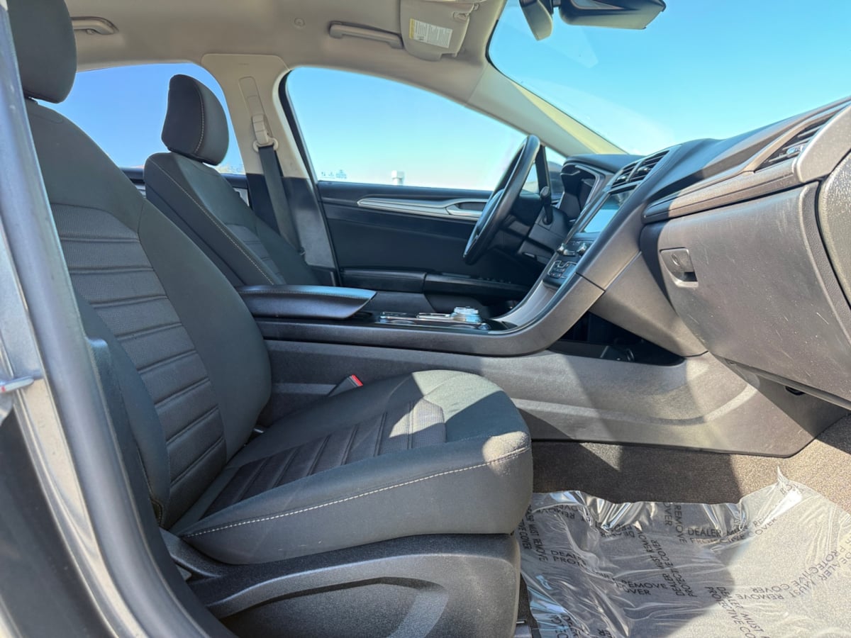 2020 Ford Fusion Hybrid SE photo 16