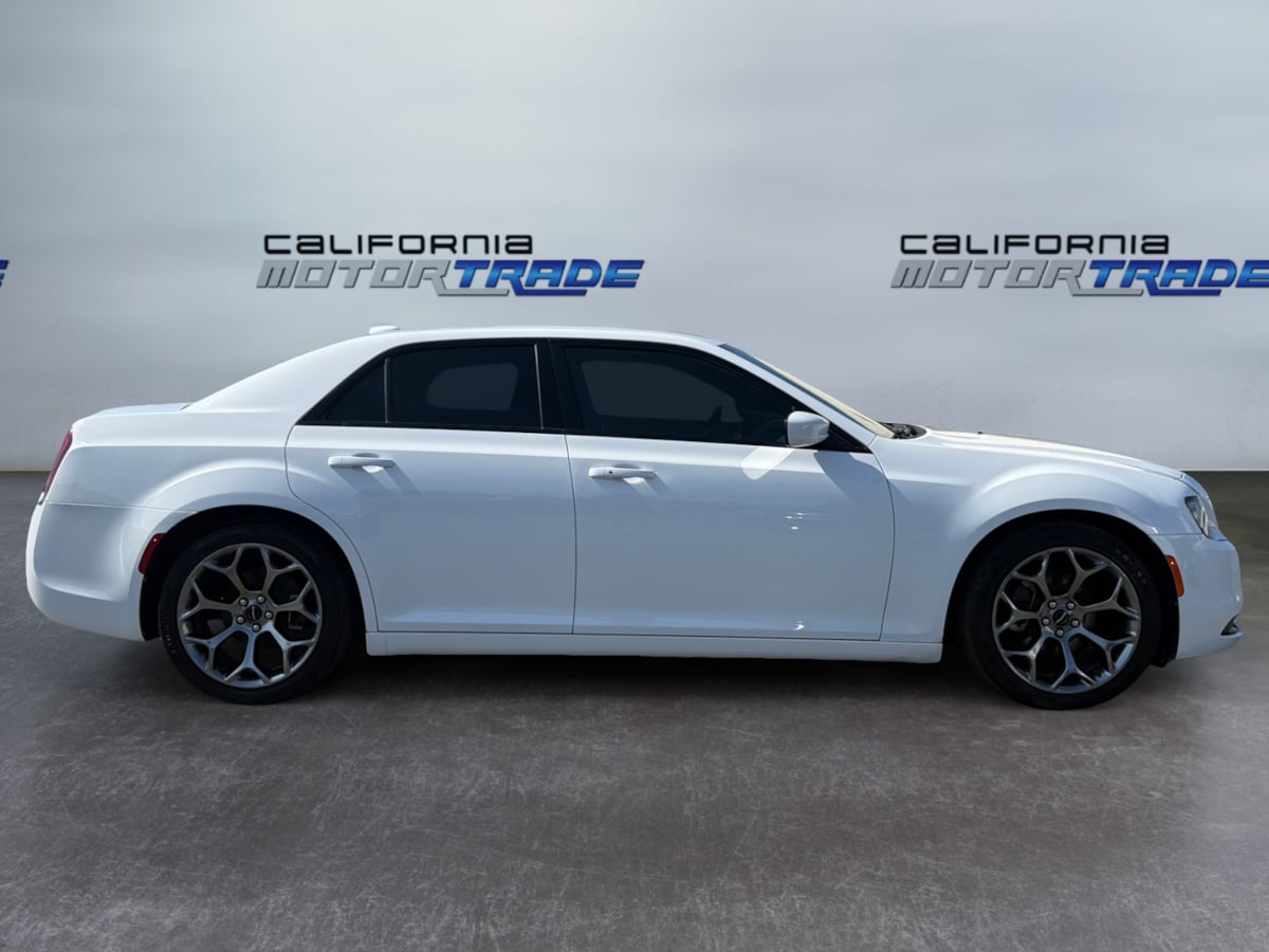 2018 Chrysler 300 photo 4