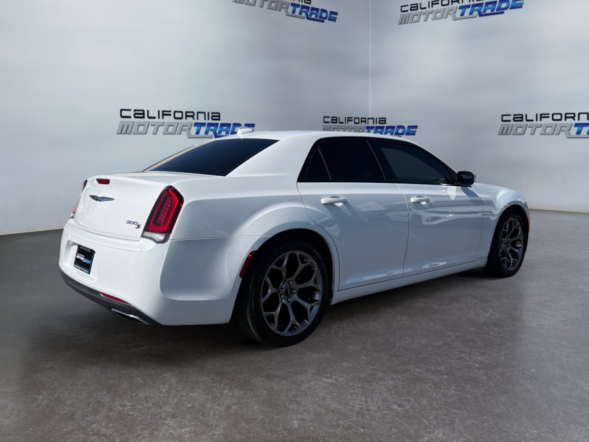 2018 Chrysler 300 photo 5