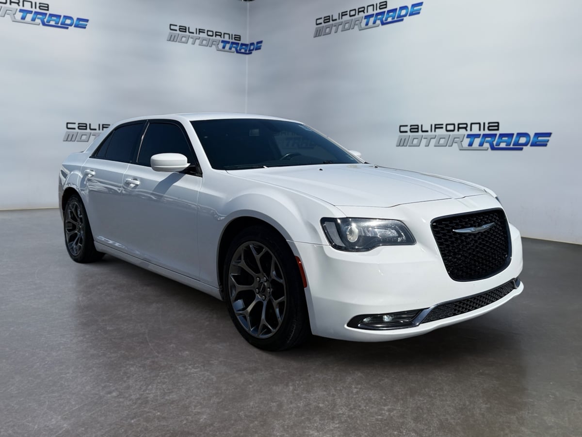 2018 Chrysler 300 photo 3