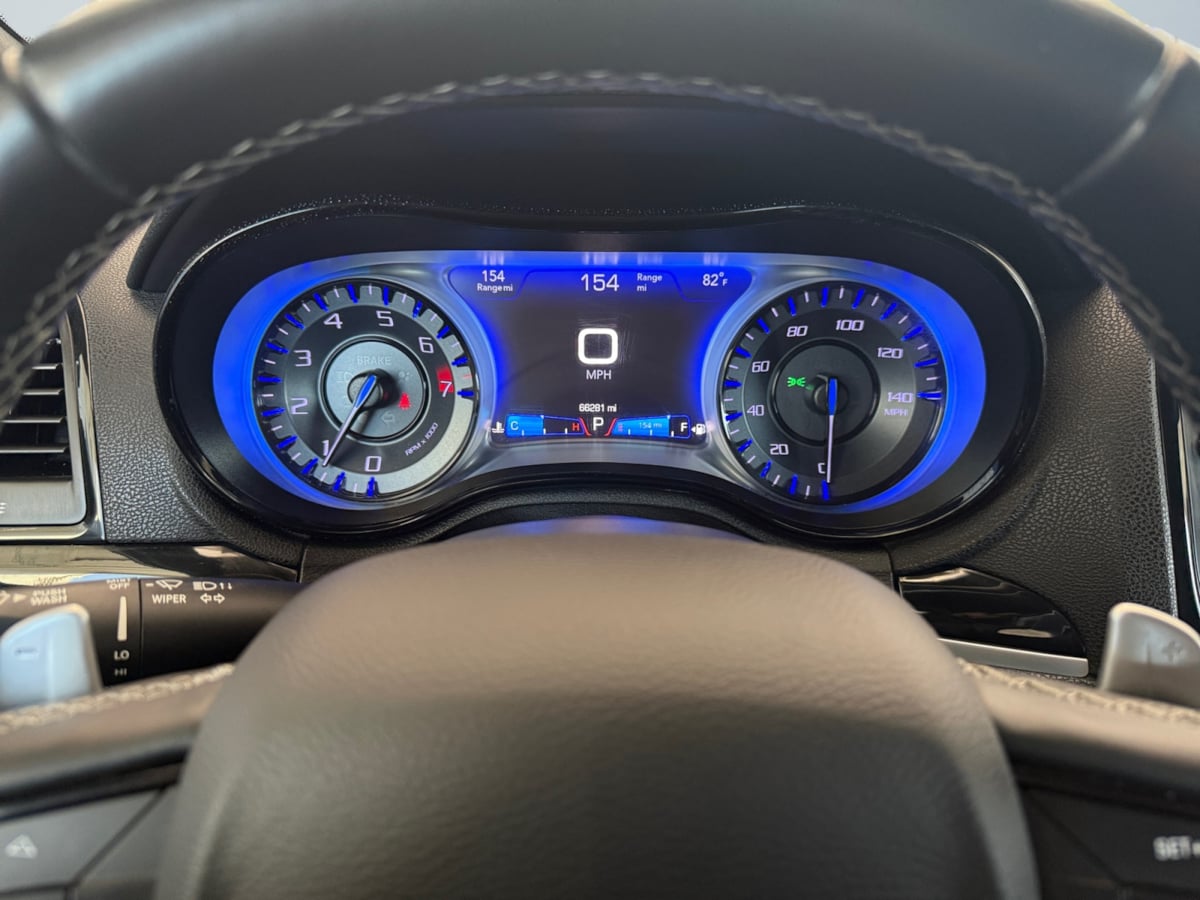 2018 Chrysler 300 photo 12