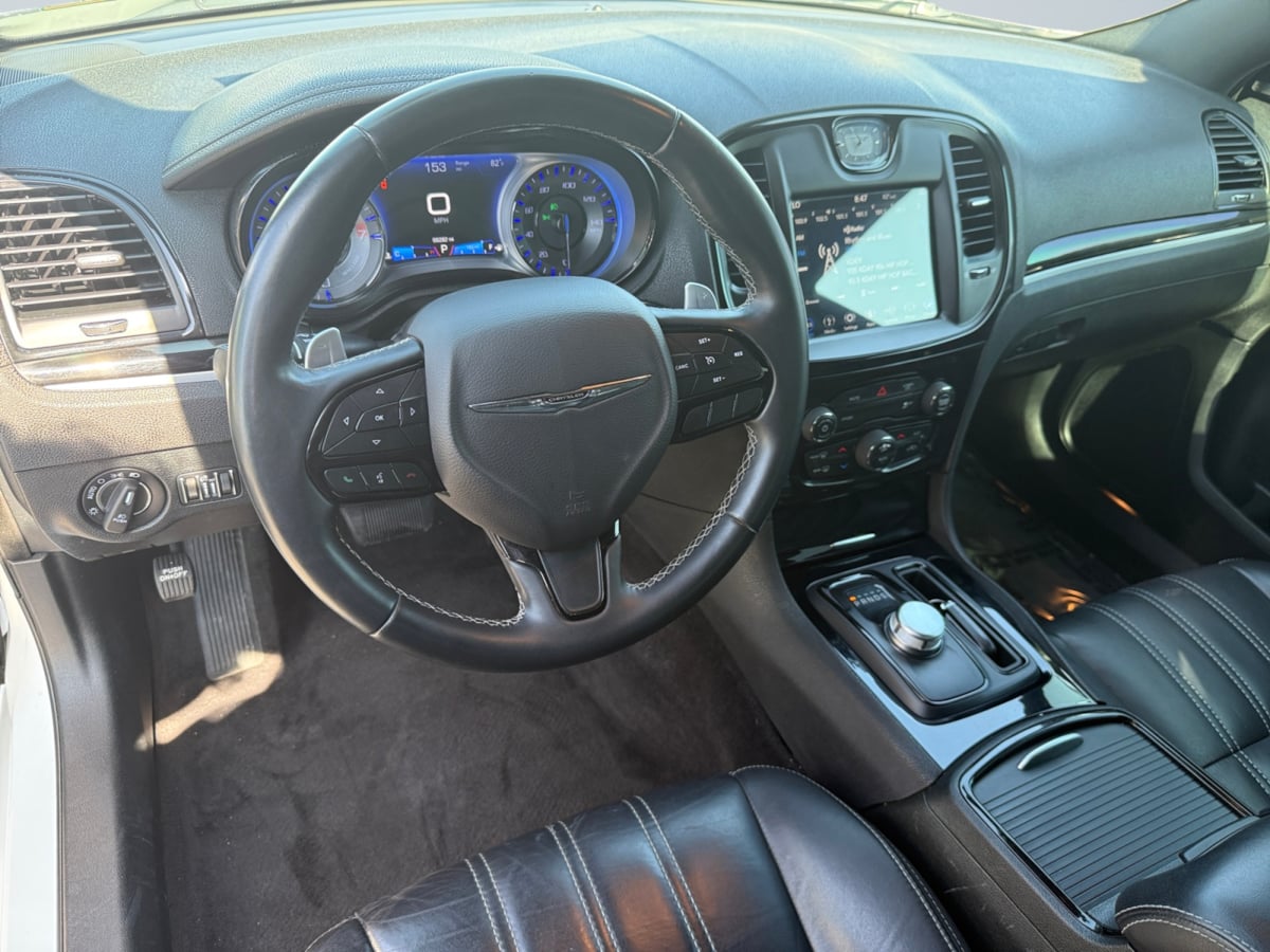 2018 Chrysler 300 photo 14