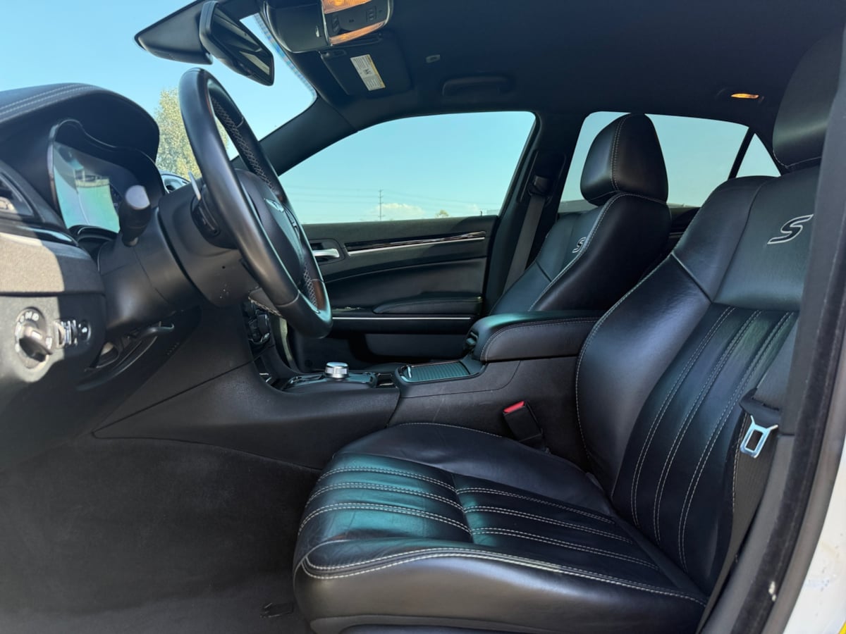 2018 Chrysler 300 photo 15
