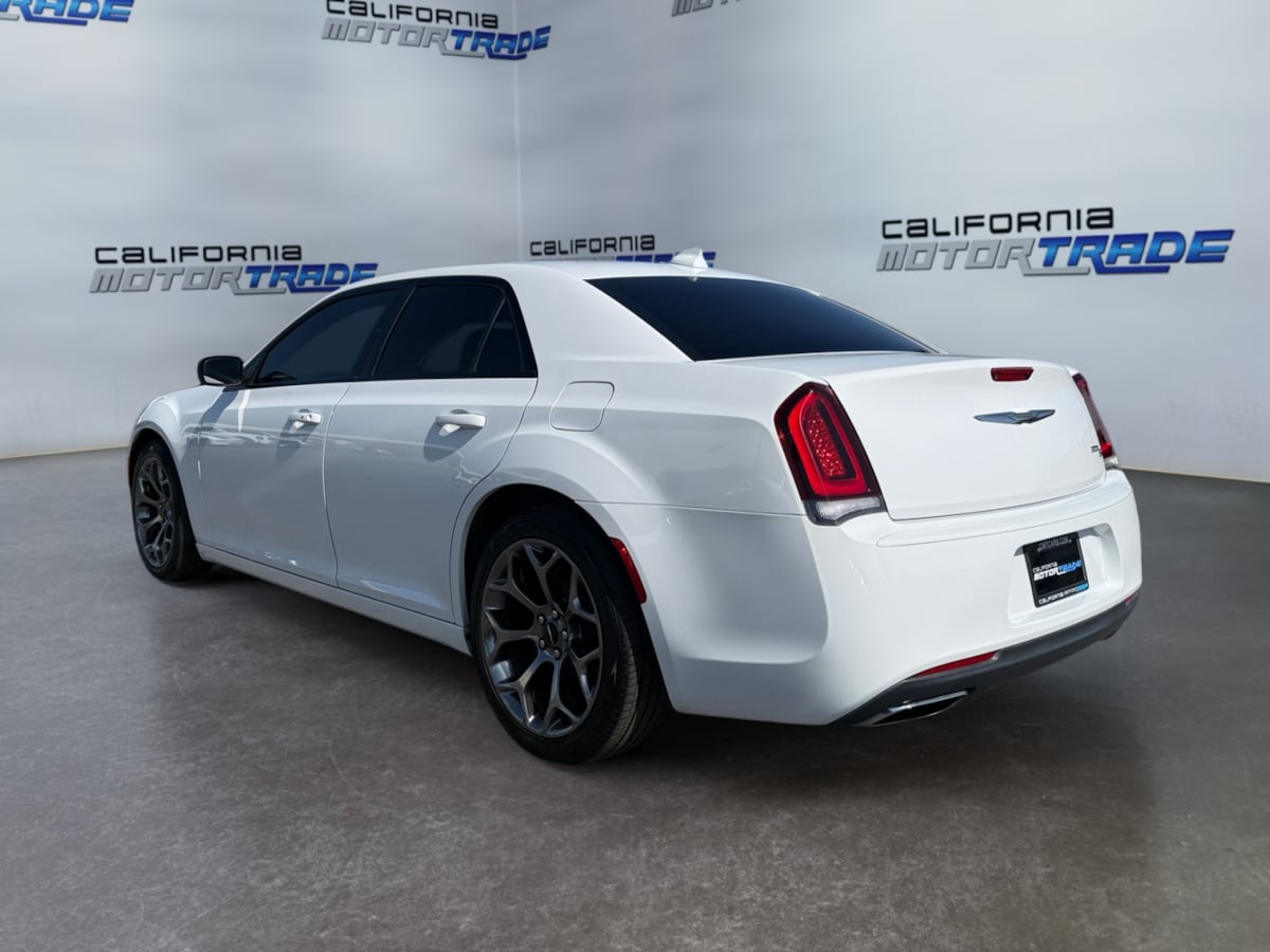 2018 Chrysler 300 photo 7