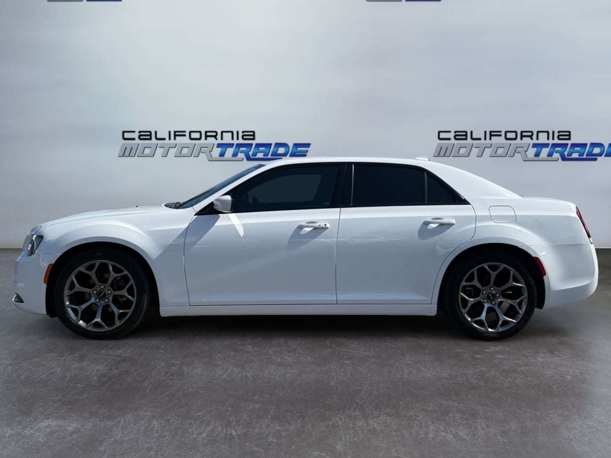 2018 Chrysler 300 photo 8