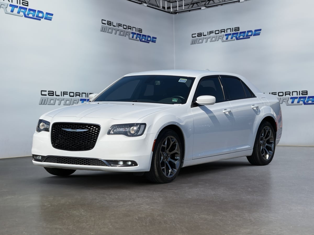 2018 Chrysler 300 photo 9