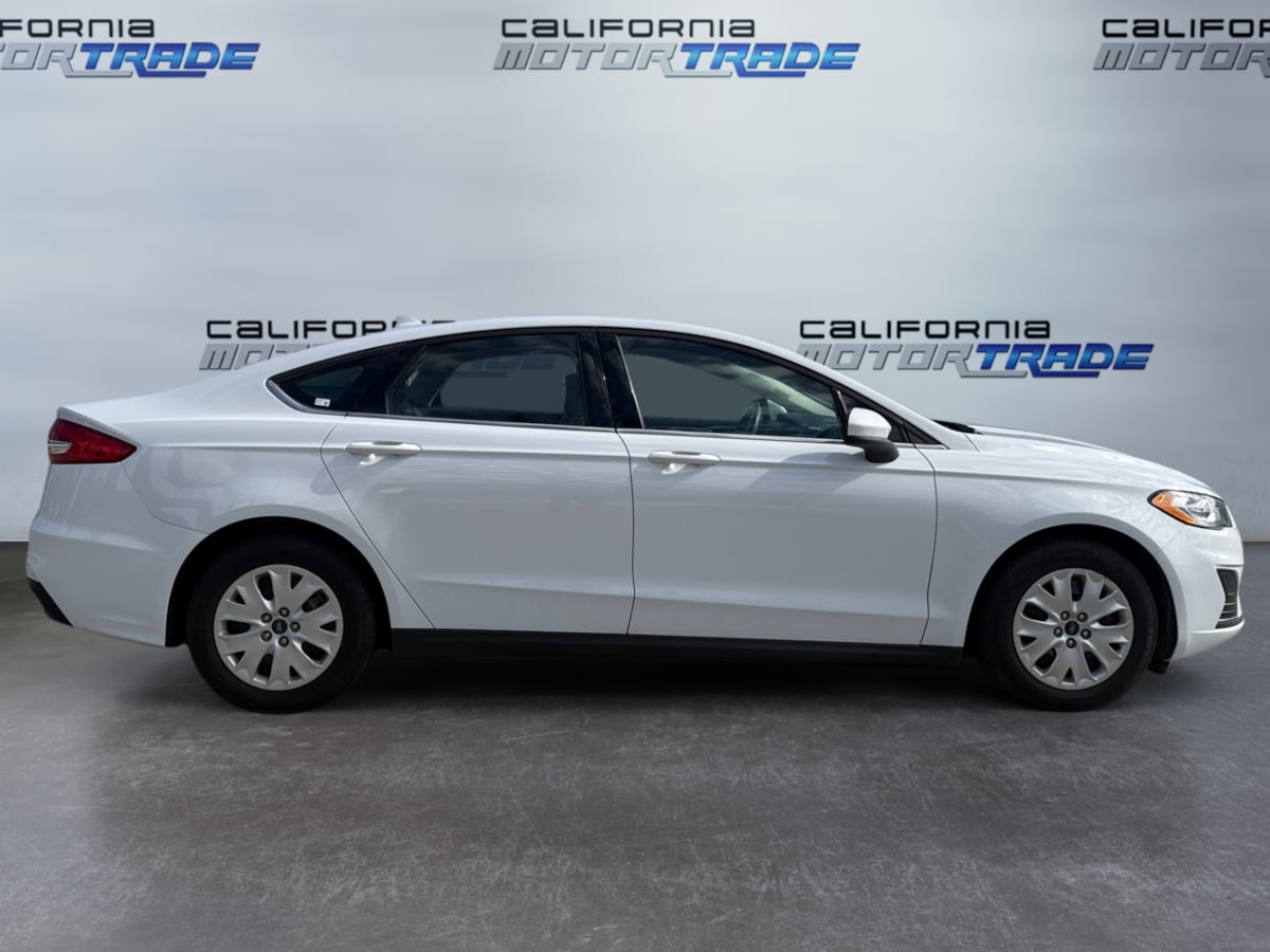 2020 Ford Fusion S photo 4
