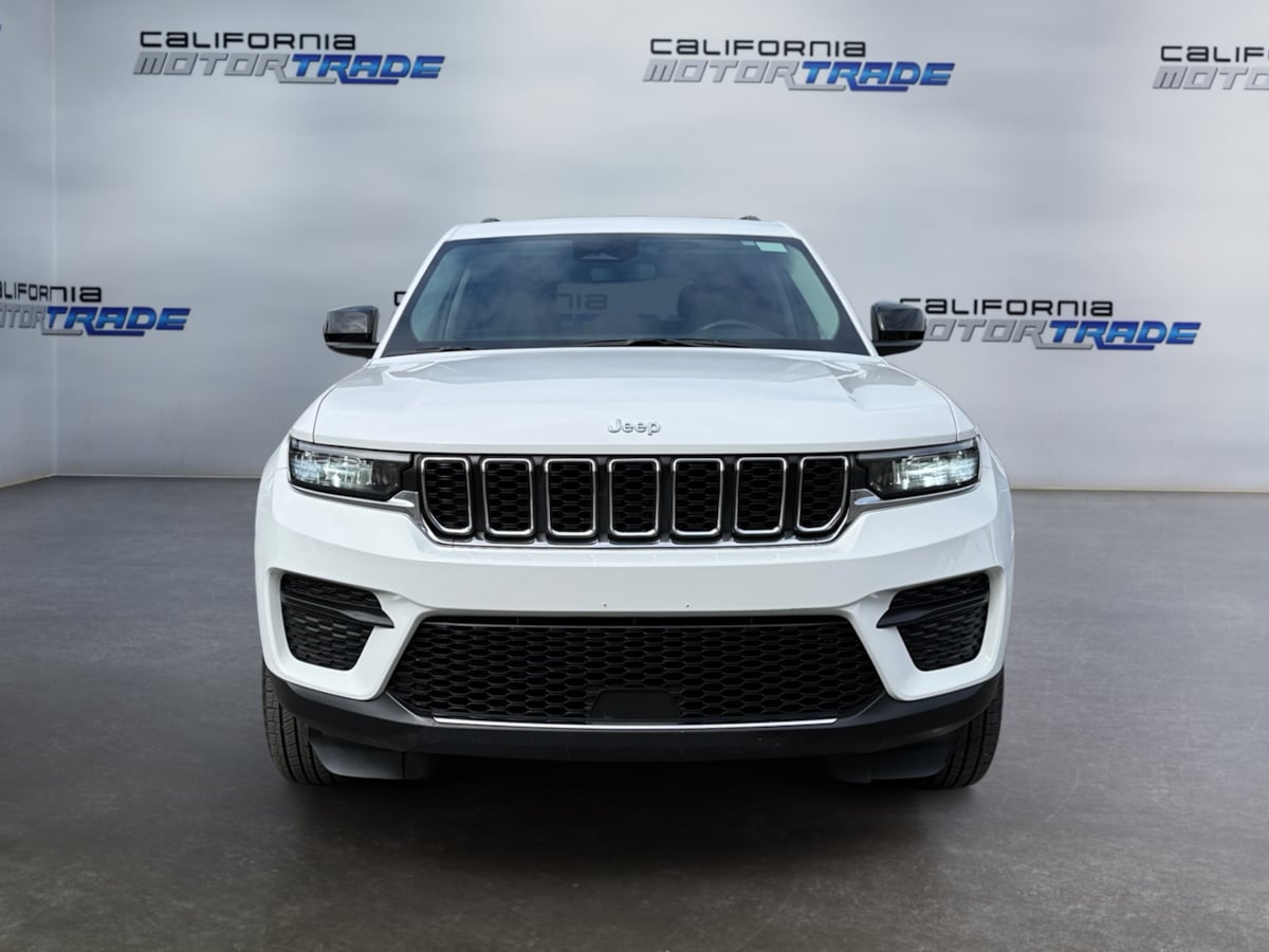 2023 Jeep Grand Cherokee Laredo Altitude photo 2