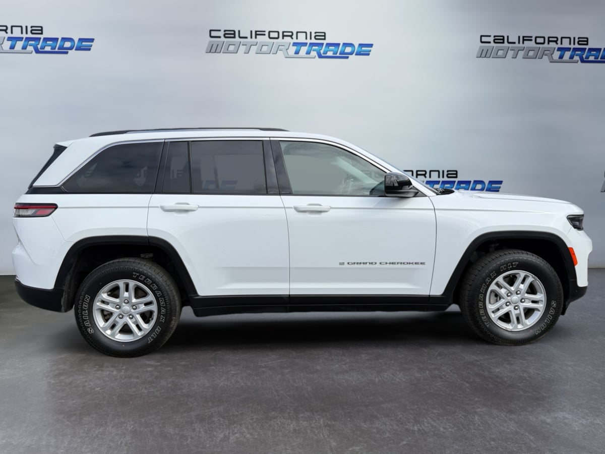 2023 Jeep Grand Cherokee Laredo Altitude photo 4