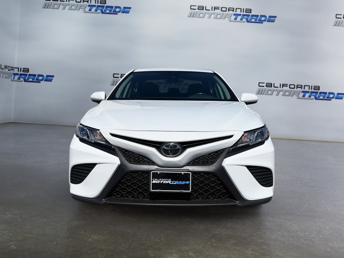 2020 Toyota Camry SE photo 2