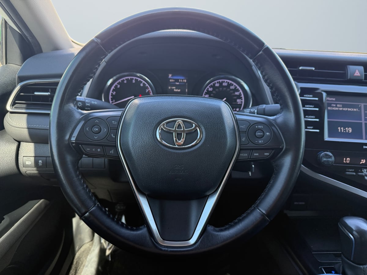 2020 Toyota Camry SE photo 11