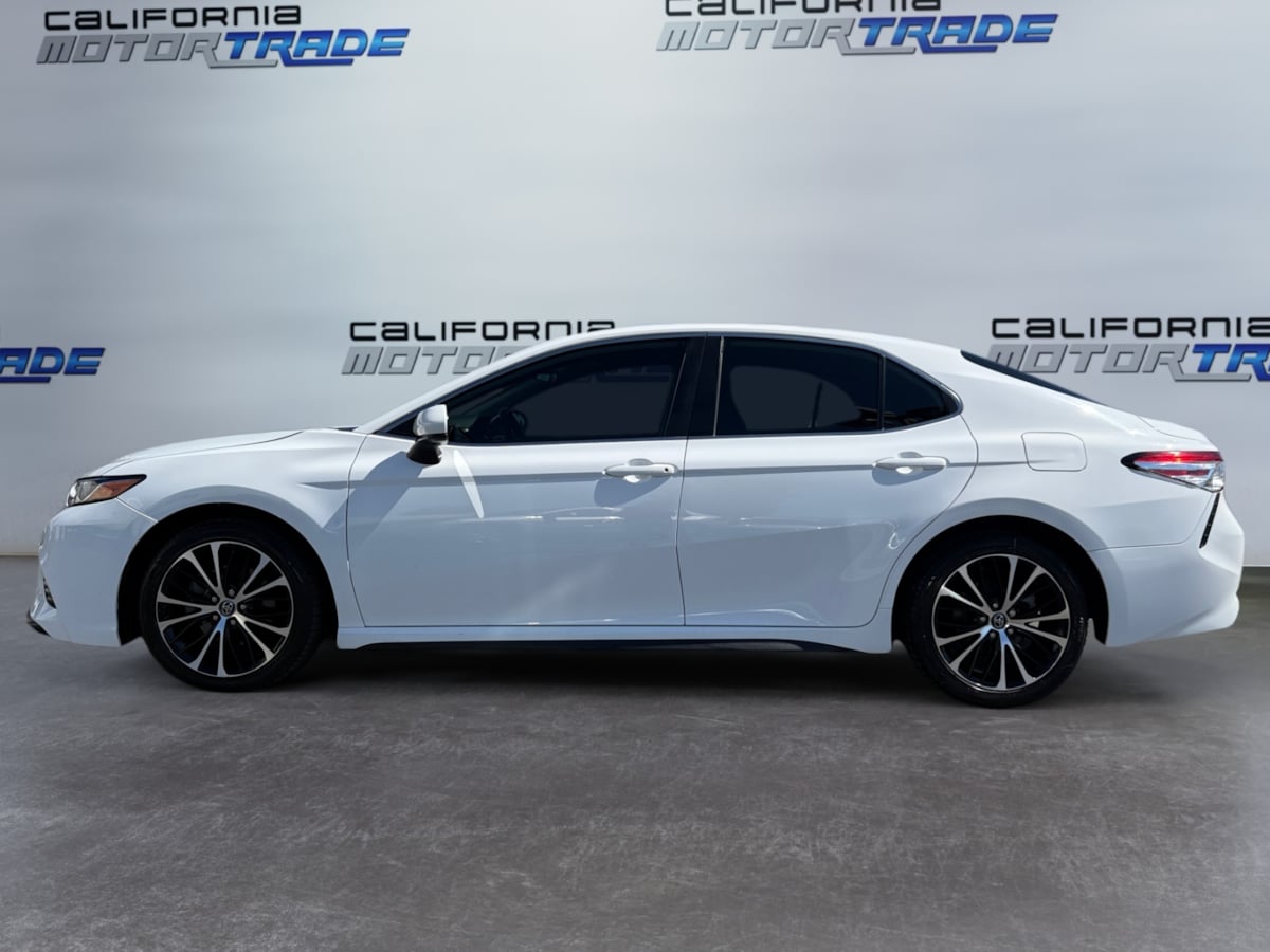 2020 Toyota Camry SE photo 8