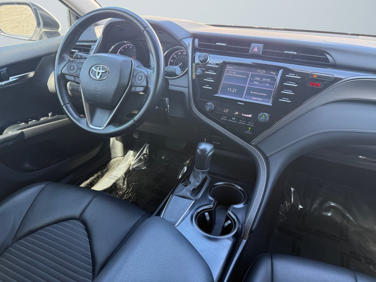 2020 Toyota Camry SE photo 14
