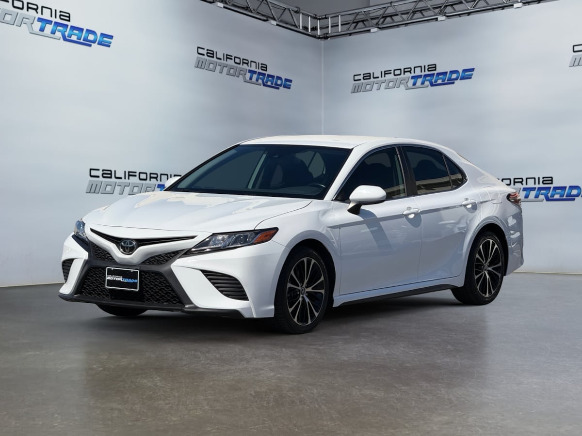 2020 Toyota Camry SE photo 9