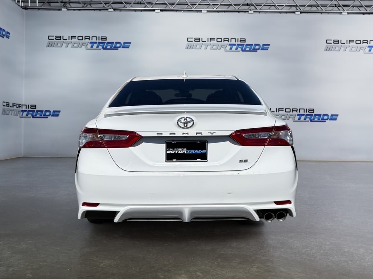 2020 Toyota Camry SE photo 6