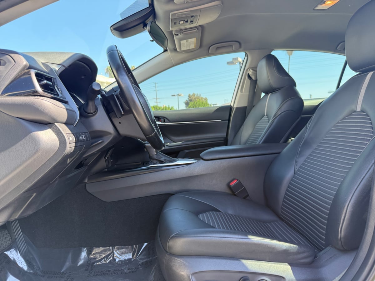 2020 Toyota Camry SE photo 15