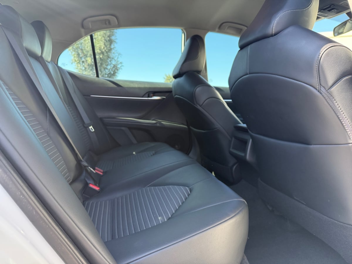 2020 Toyota Camry SE photo 17