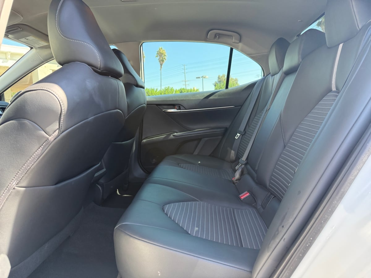 2020 Toyota Camry SE photo 16