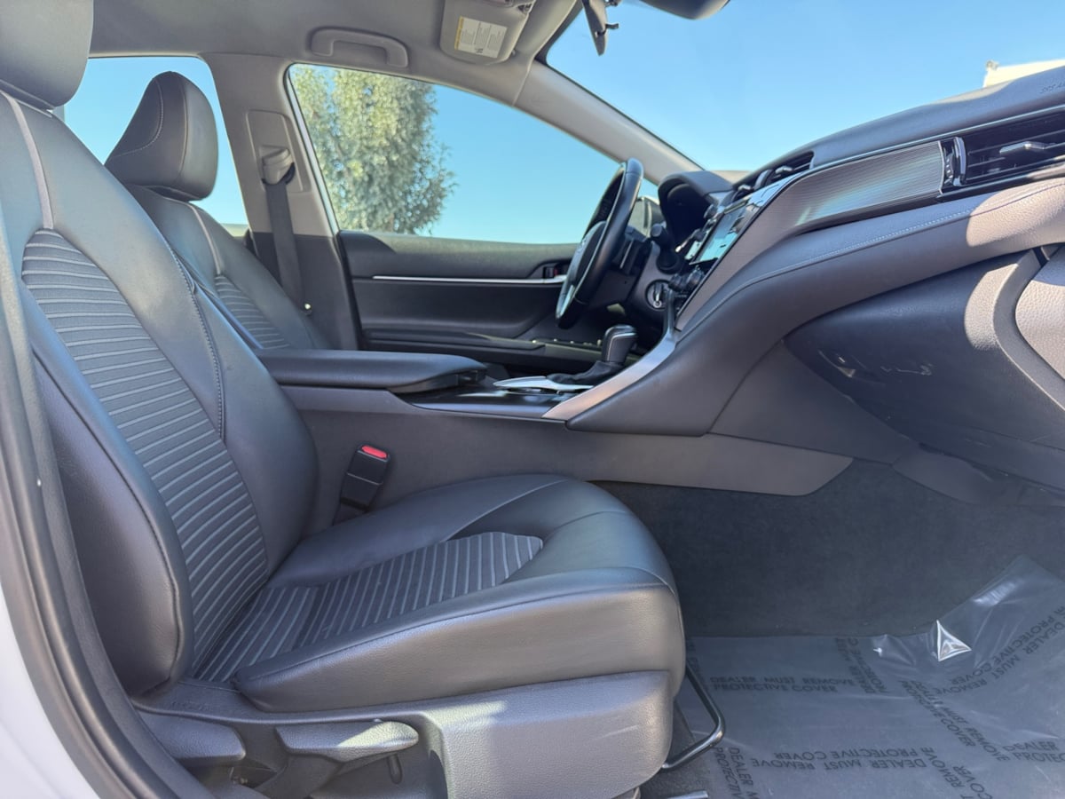 2020 Toyota Camry SE photo 18