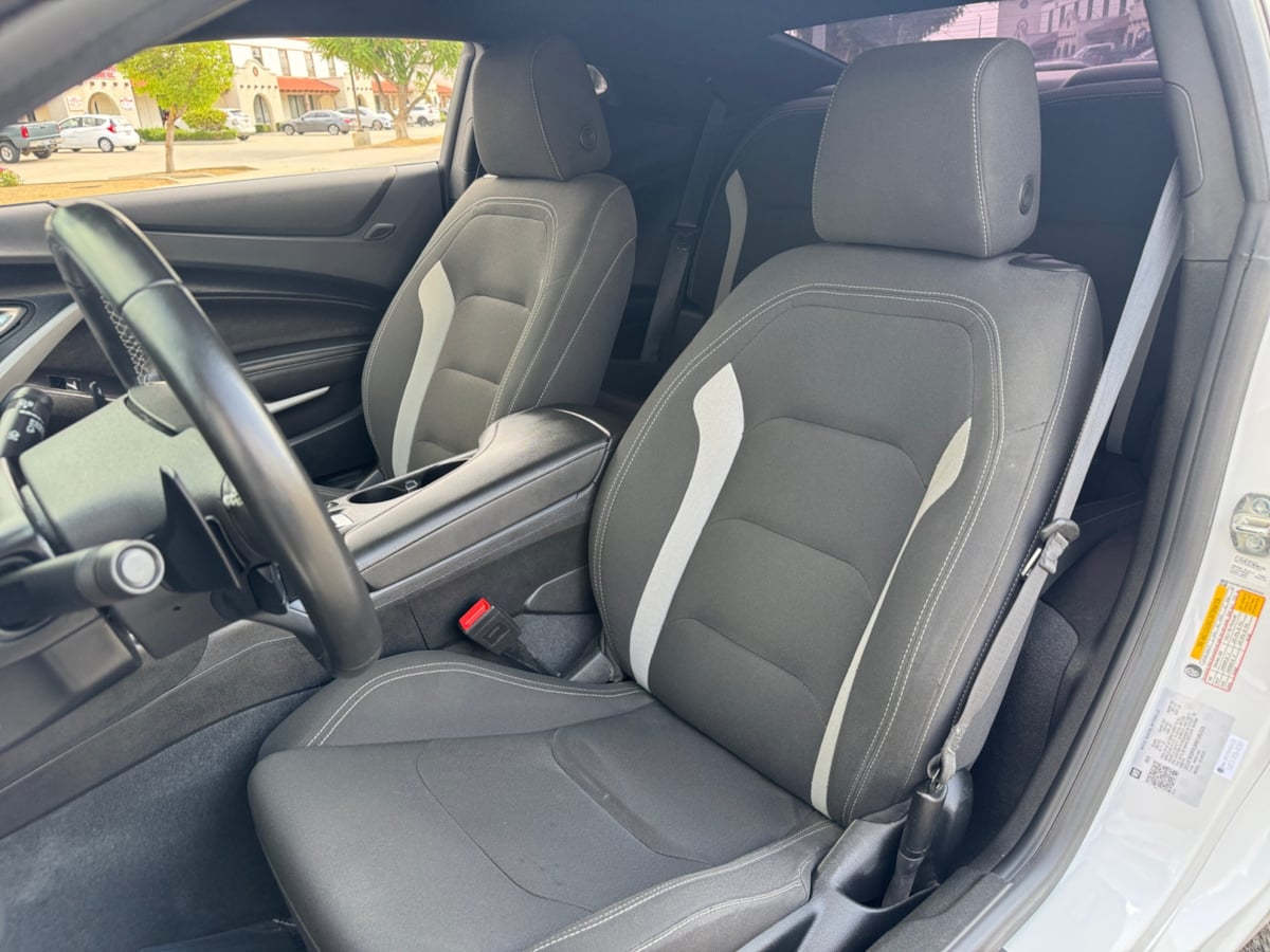 2024 Chevrolet Camaro 1LT photo 16