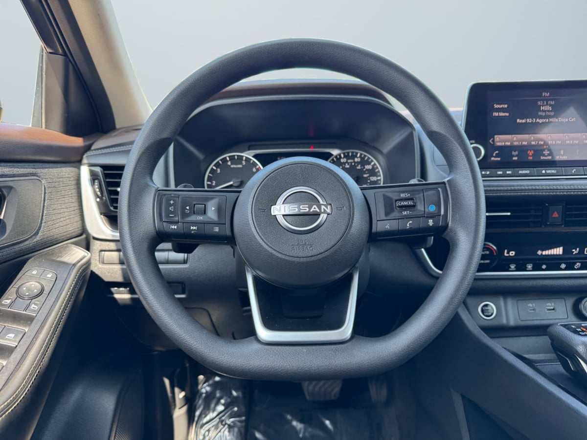 2022 Nissan Rogue SV photo 11
